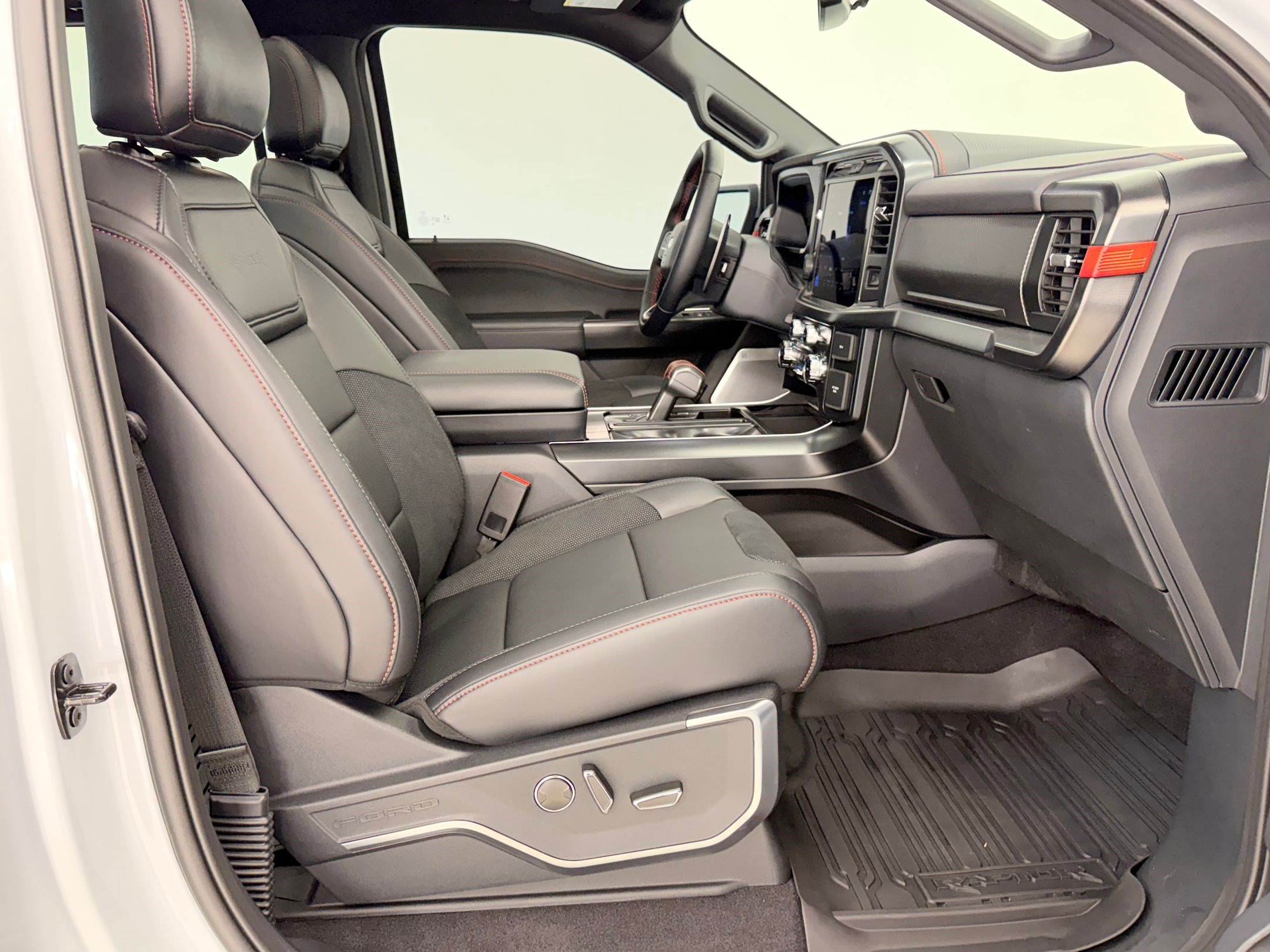 Certified 2025 Ford F150 Raptor image 30