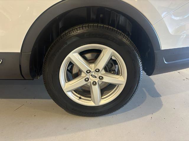 Certified 2019 Ford Explorer XLT w/ Equipment Group 202A image 9