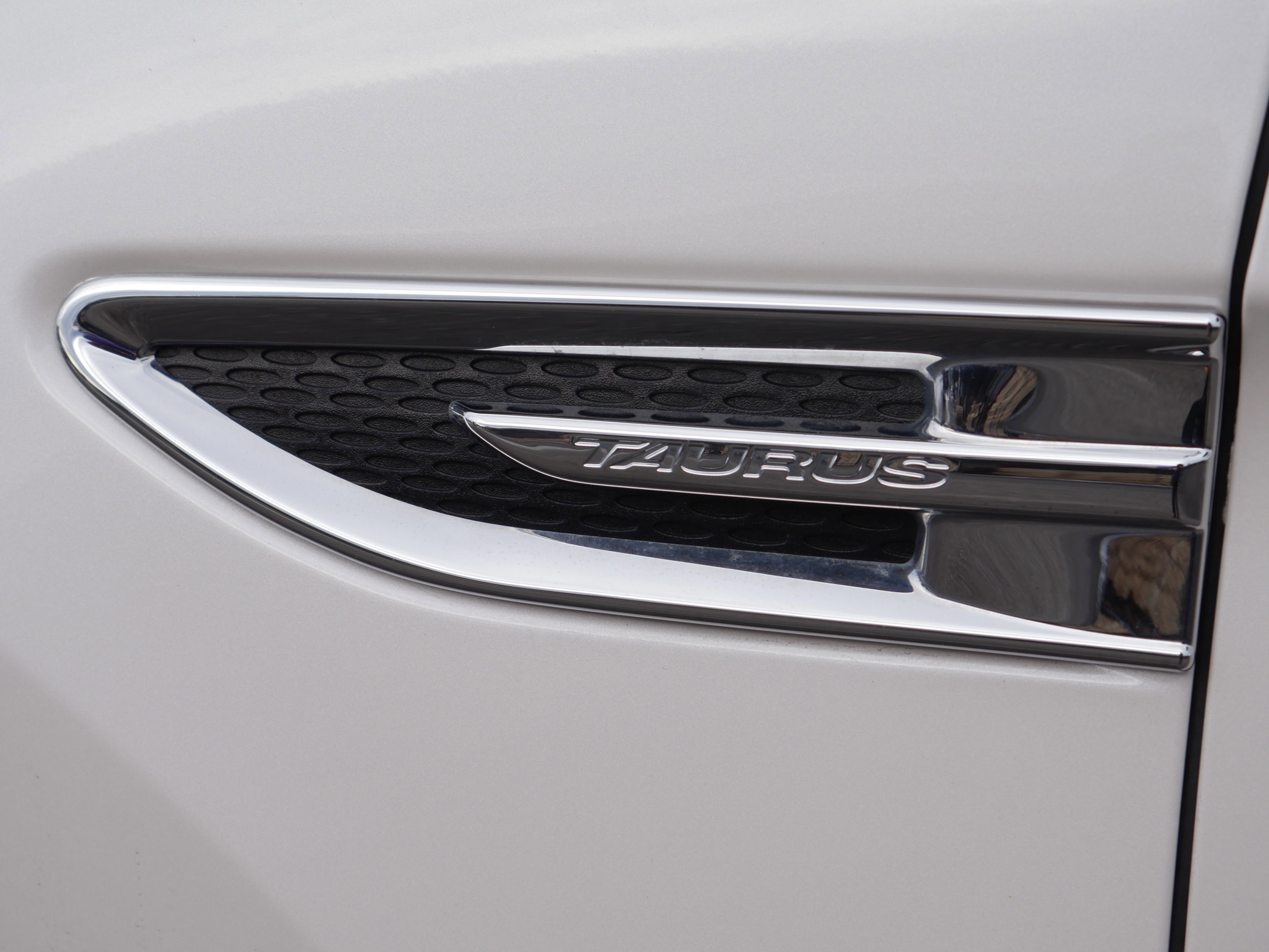 Certified 2017 Ford Taurus Limited image 24