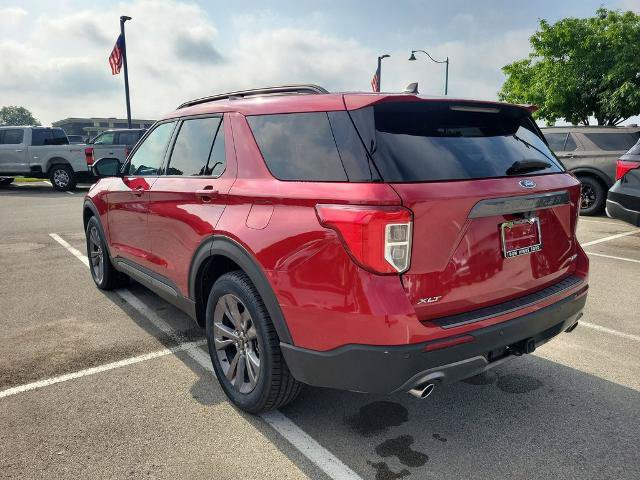 Certified 2024 Ford Explorer XLT w/ Equipment Group 202A AWD/4WD image 4
