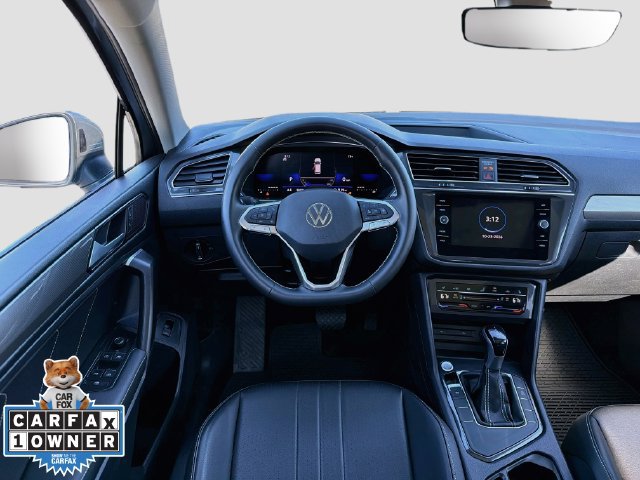 Used 2023 Volkswagen Tiguan SE w/ Panoramic Sunroof Package FWD image 18
