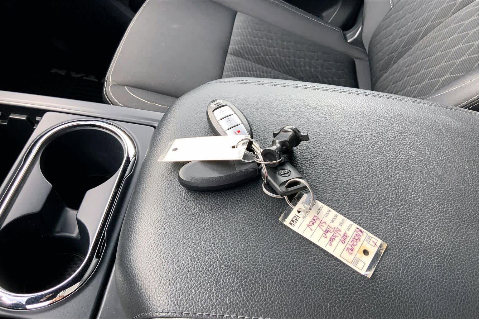 Used 2019 Nissan Titan SV w/ SV Convenience Package RWD image 14