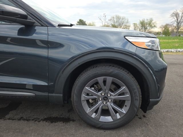 Certified 2022 Ford Explorer XLT w/ Equipment Group 202A image 7