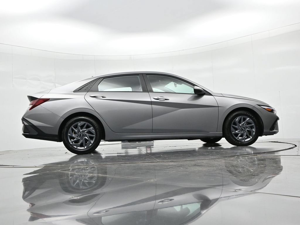 Used 2024 Hyundai Elantra SEL FWD image 27