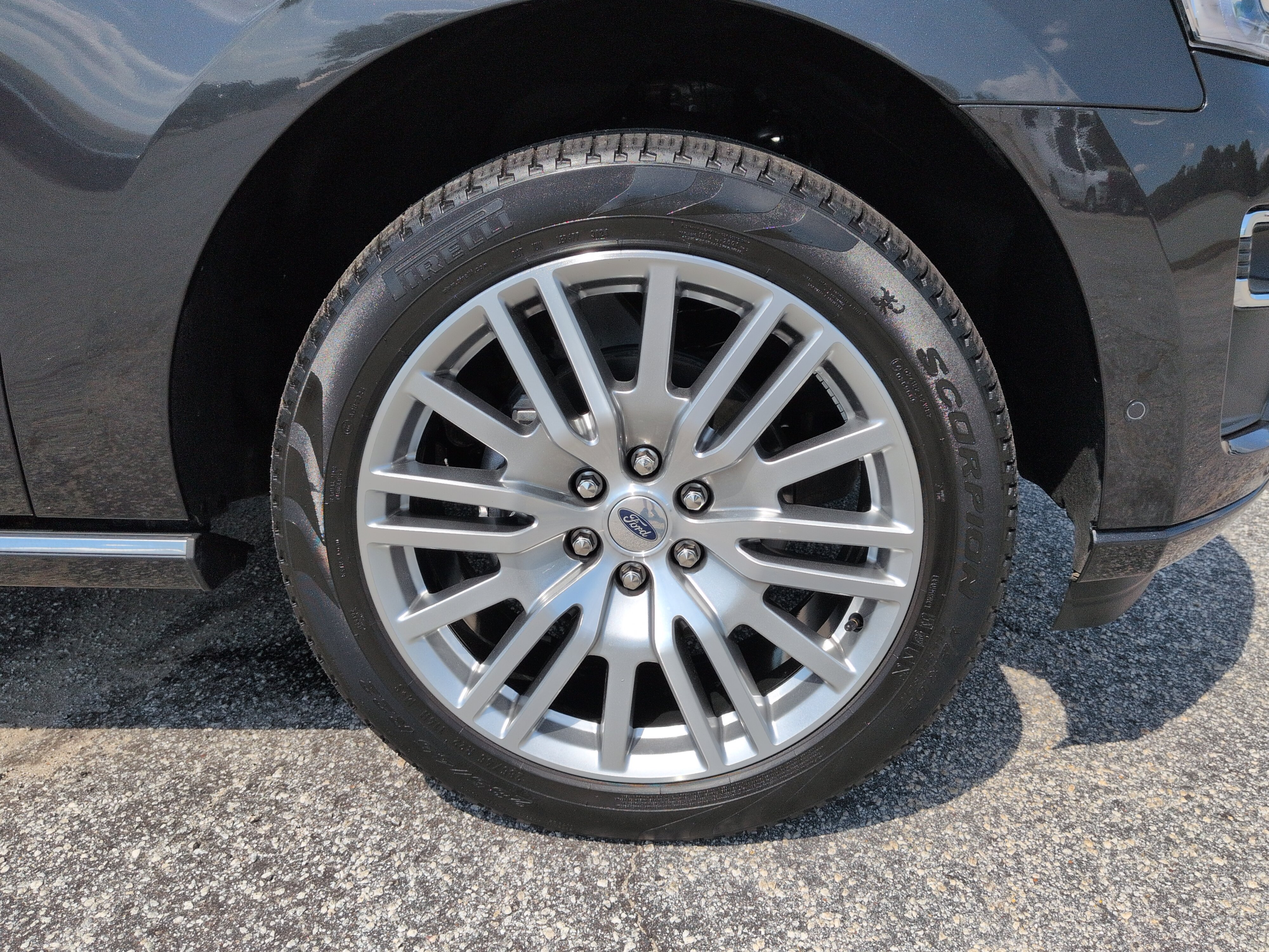 Certified 2024 Ford Expedition Max Platinum AWD/4WD image 9