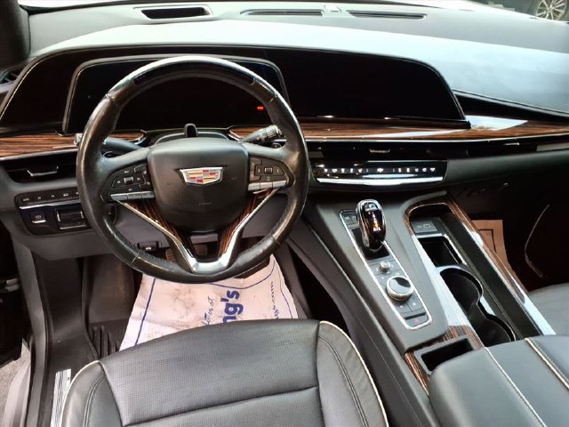 Used 2023 Cadillac Escalade Premium Luxury w/ Performance Package AWD/4WD image 21