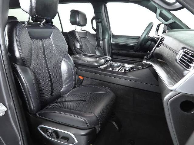 Used 2024 Jeep Wagoneer Series II w/ Flexible Seating Group AWD/4WD image 17