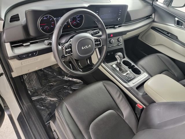 Used 2023 Kia Carnival LX FWD image 12
