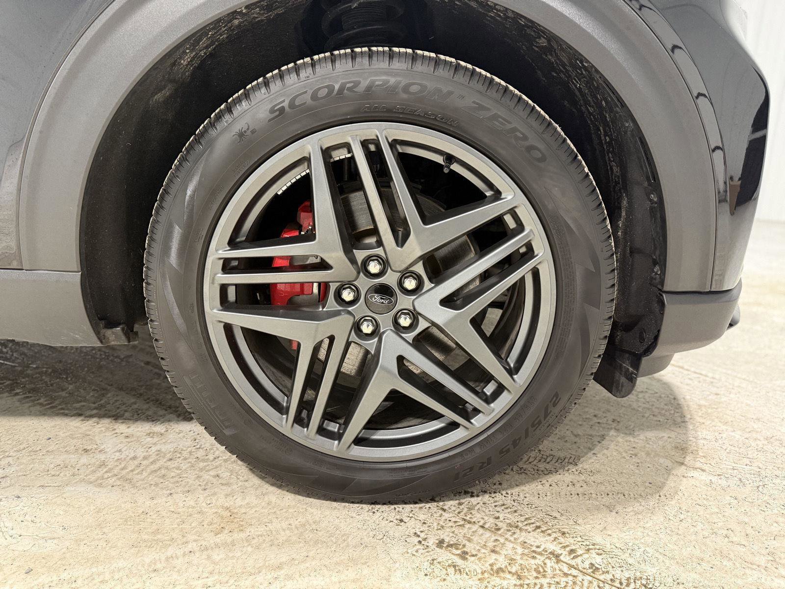 Certified 2025 Ford Explorer ST image 27