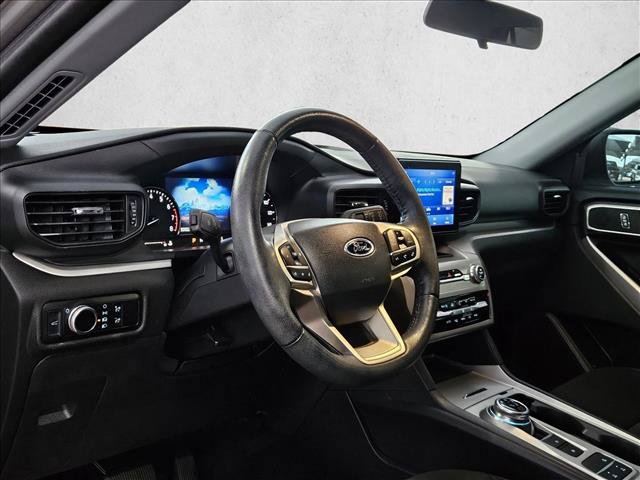 Certified 2023 Ford Explorer XLT RWD image 9