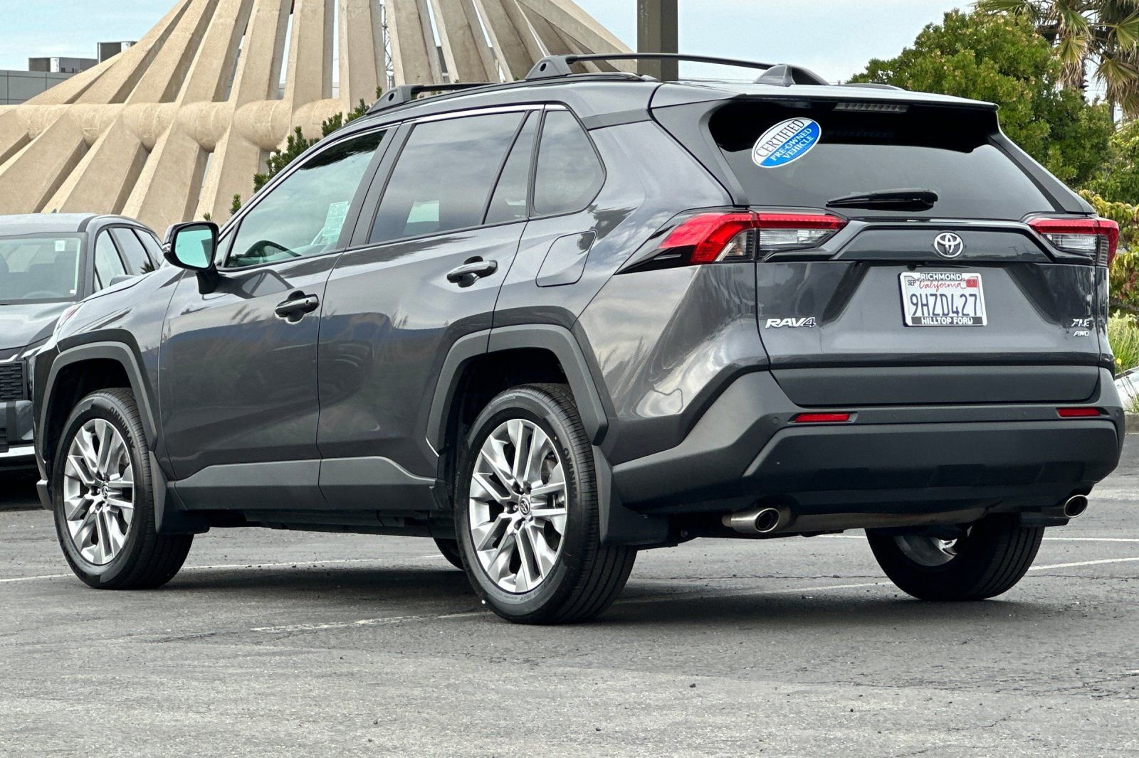 Used 2023 Toyota RAV4 XLE Premium image 3