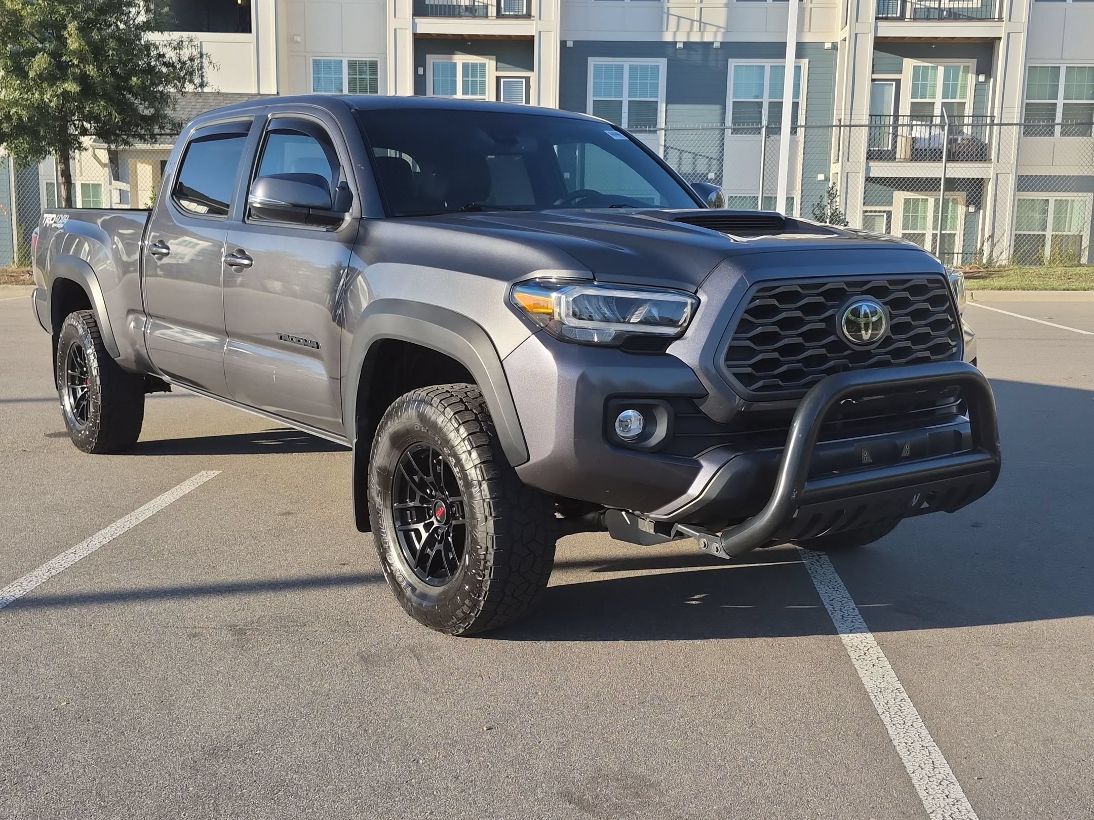 Used 2020 Toyota Tacoma TRD Off-Road w/ TRD Premium Off Road Package AWD/4WD image 1