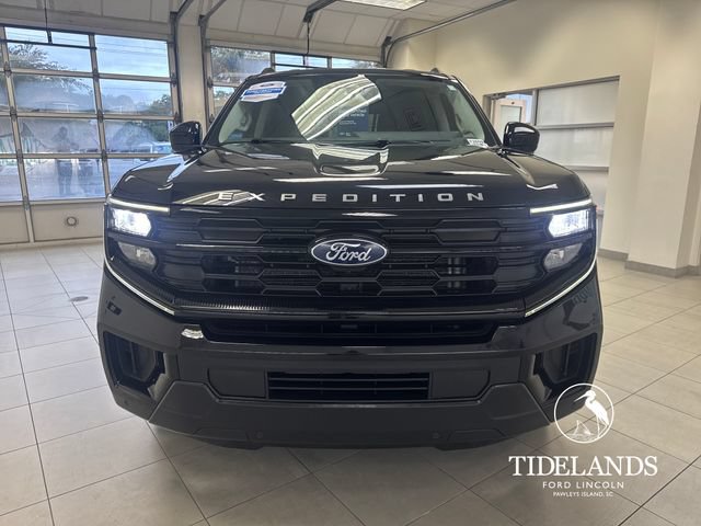 Certified 2025 Ford Expedition Active RWD image 3