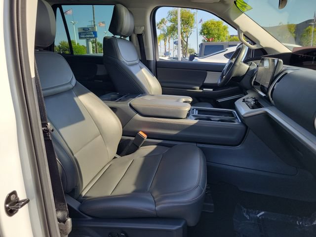 Certified 2025 Ford Expedition Active AWD/4WD image 19