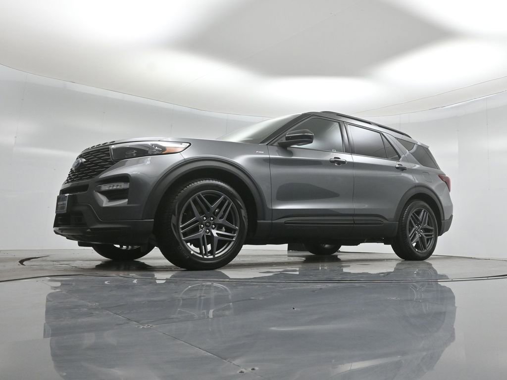 Certified 2024 Ford Explorer ST-Line w/ Class IV Trailer Tow Package RWD image 40