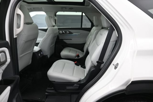 Certified 2025 Ford Explorer Platinum w/ Ultimate Package AWD/4WD image 22