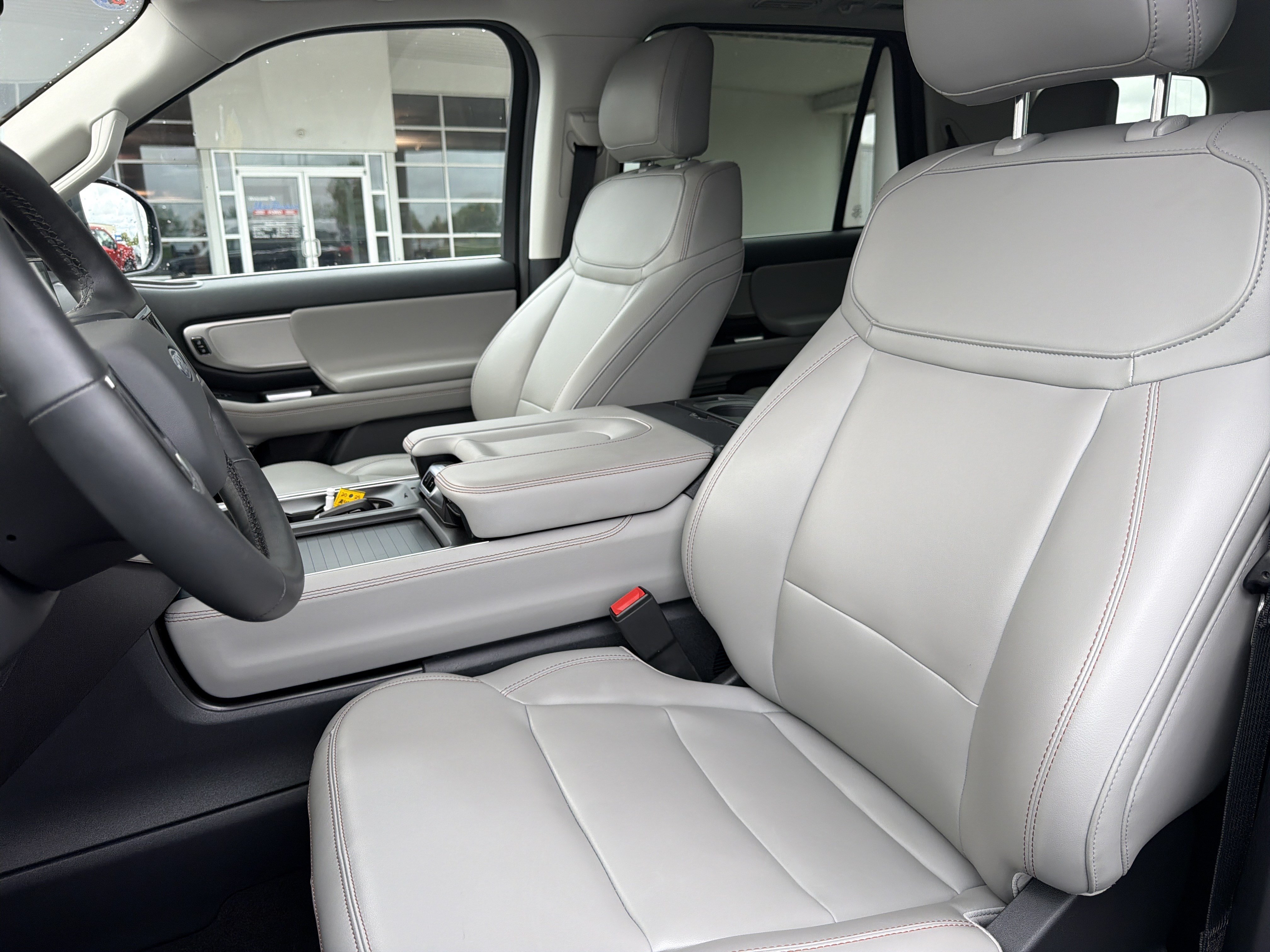 Certified 2025 Ford Expedition Active AWD/4WD image 30