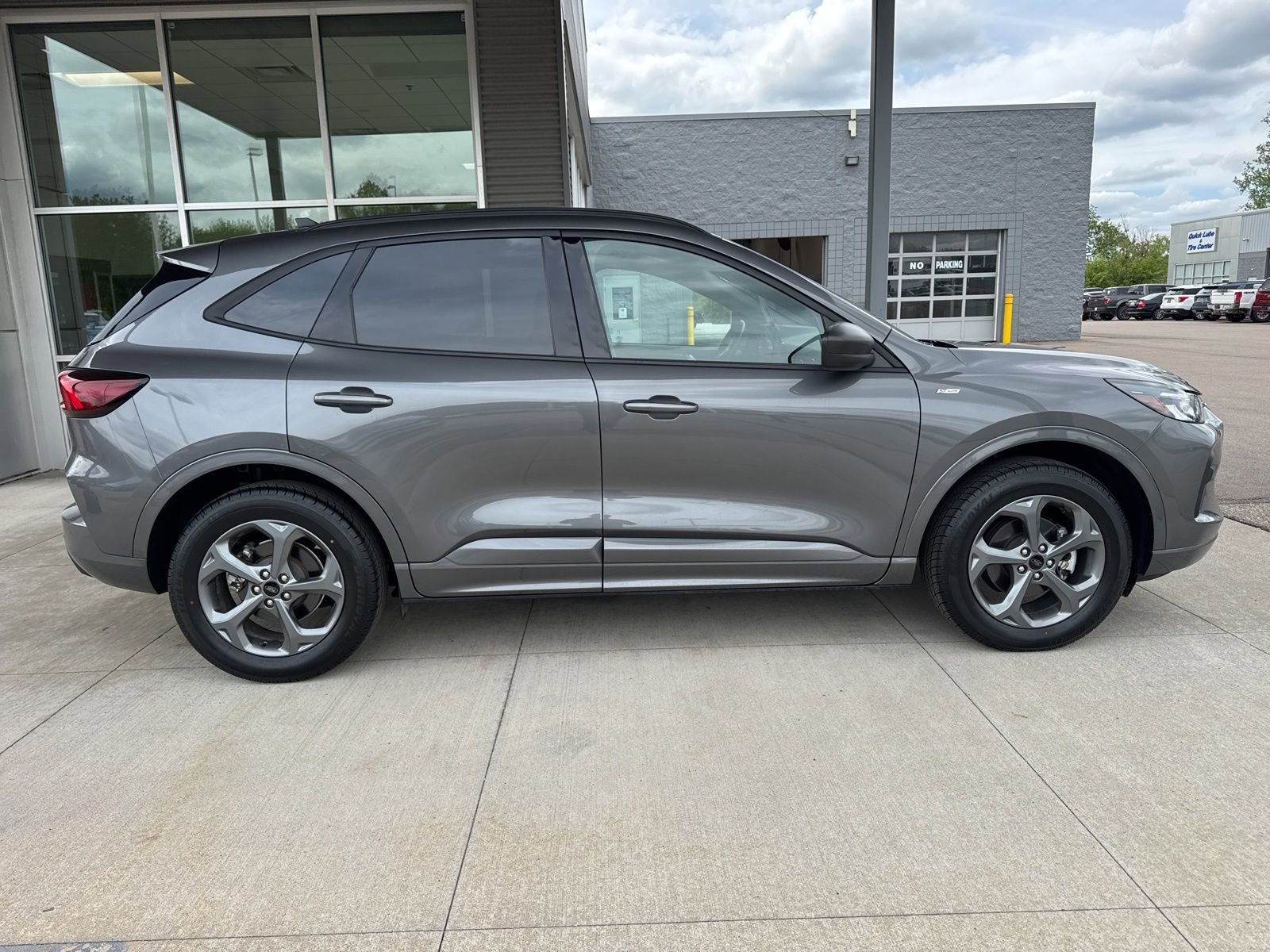 Certified 2024 Ford Escape ST-Line w/ Tech Pack #1 AWD/4WD image 9