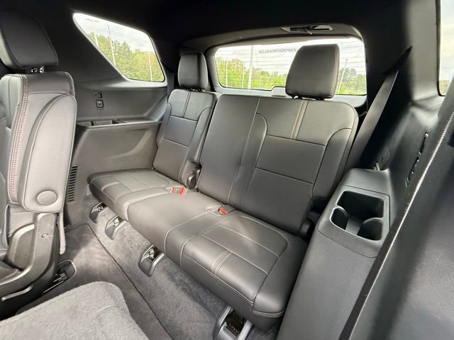 Used 2023 Chevrolet Traverse RS image 18