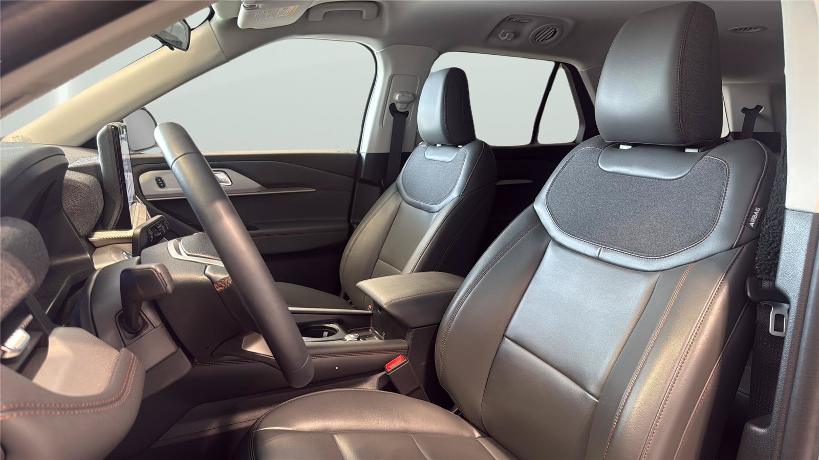 Certified 2025 Ford Explorer Active w/ Active Comfort Package AWD/4WD image 11
