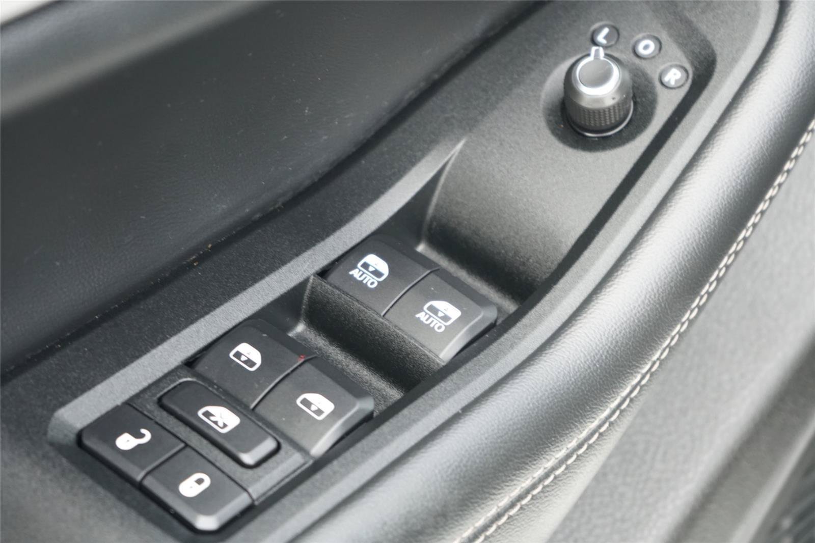 Used 2023 Jeep Grand Cherokee L Limited w/ Black Appearance Package RWD image 20