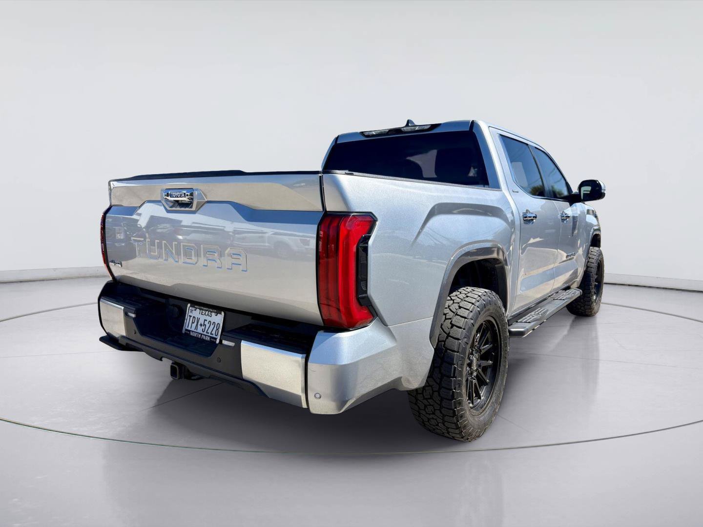 Used 2024 Toyota Tundra Limited w/ Power Package AWD/4WD image 3