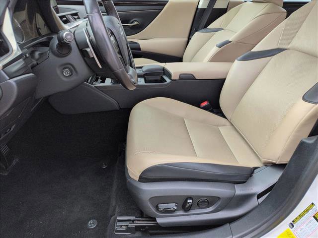 Used 2020 Lexus ES 300h w/ Premium Package image 17