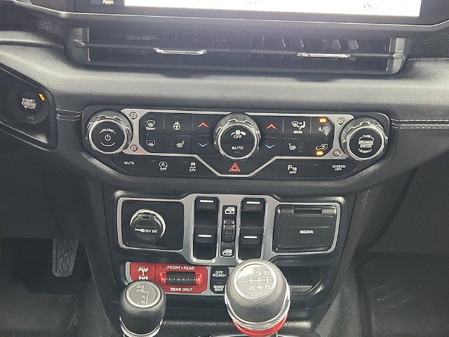 Used 2025 Jeep Wrangler Unlimited Rubicon AWD/4WD image 17