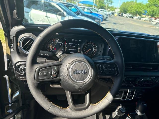 Used 2025 Jeep Gladiator Sport AWD/4WD image 12