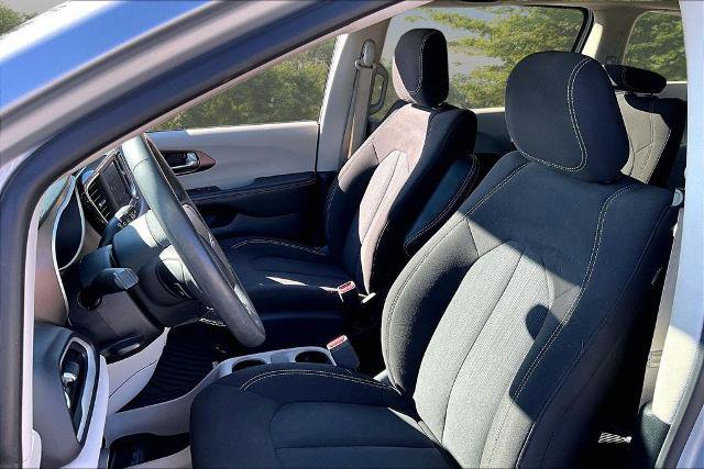 Used 2023 Chrysler Voyager LX image 24