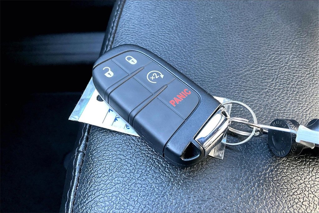 Used 2023 Jeep Compass Limited image 11