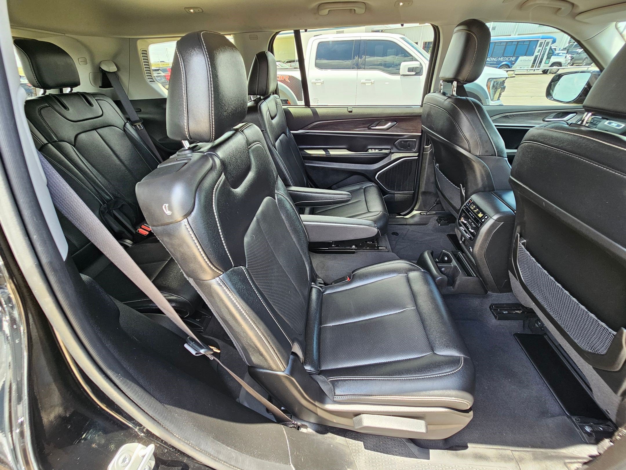 Used 2023 Jeep Grand Cherokee L Limited w/ Luxury Tech Group II AWD/4WD image 31