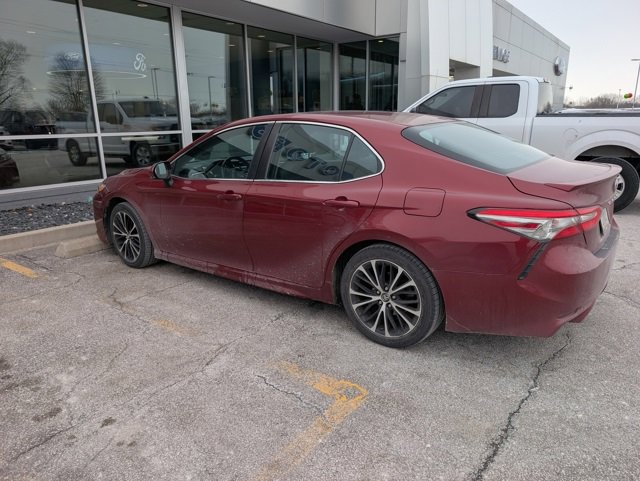 Used 2018 Toyota Camry L image 3