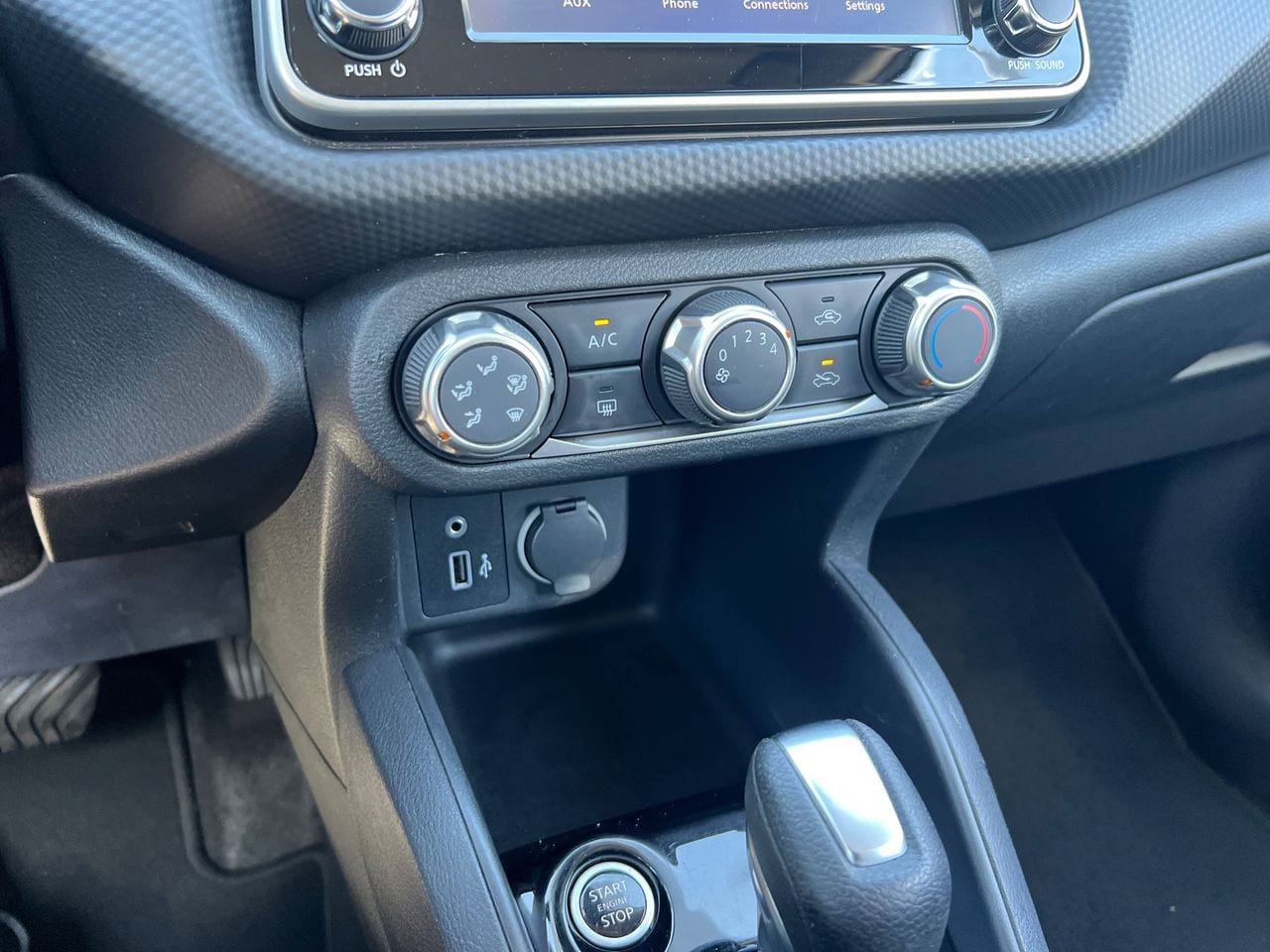 Used 2022 Nissan Kicks S FWD image 26