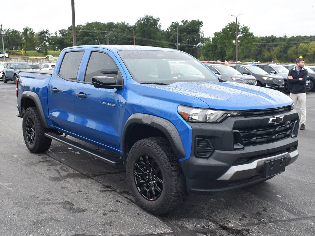Used 2023 Chevrolet Colorado Trail Boss w/ Technology Package AWD/4WD image 3