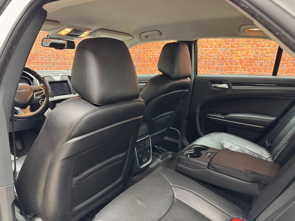 Used 2019 Chrysler 300 Limited RWD image 24