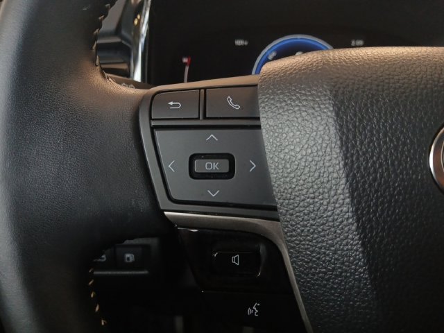 Used 2025 Toyota Camry SE FWD image 5