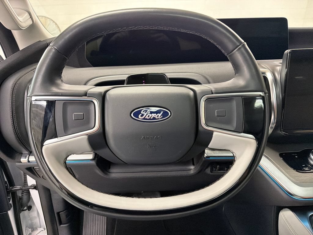 Certified 2025 Ford Expedition Platinum w/ Driver's Package AWD/4WD image 21