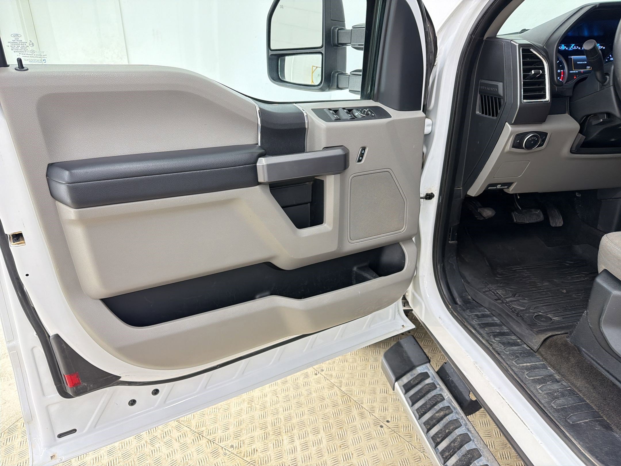Certified 2018 Ford F250 XLT w/ Advanced Security Pack image 5
