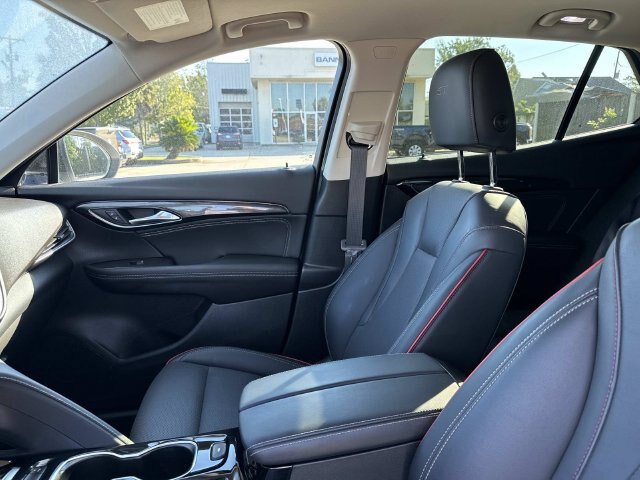 Used 2023 Buick Envision Essence w/ Sport Touring Package AWD/4WD image 17