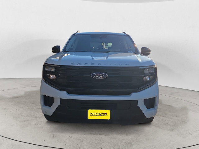 Certified 2025 Ford Expedition Active AWD/4WD image 2