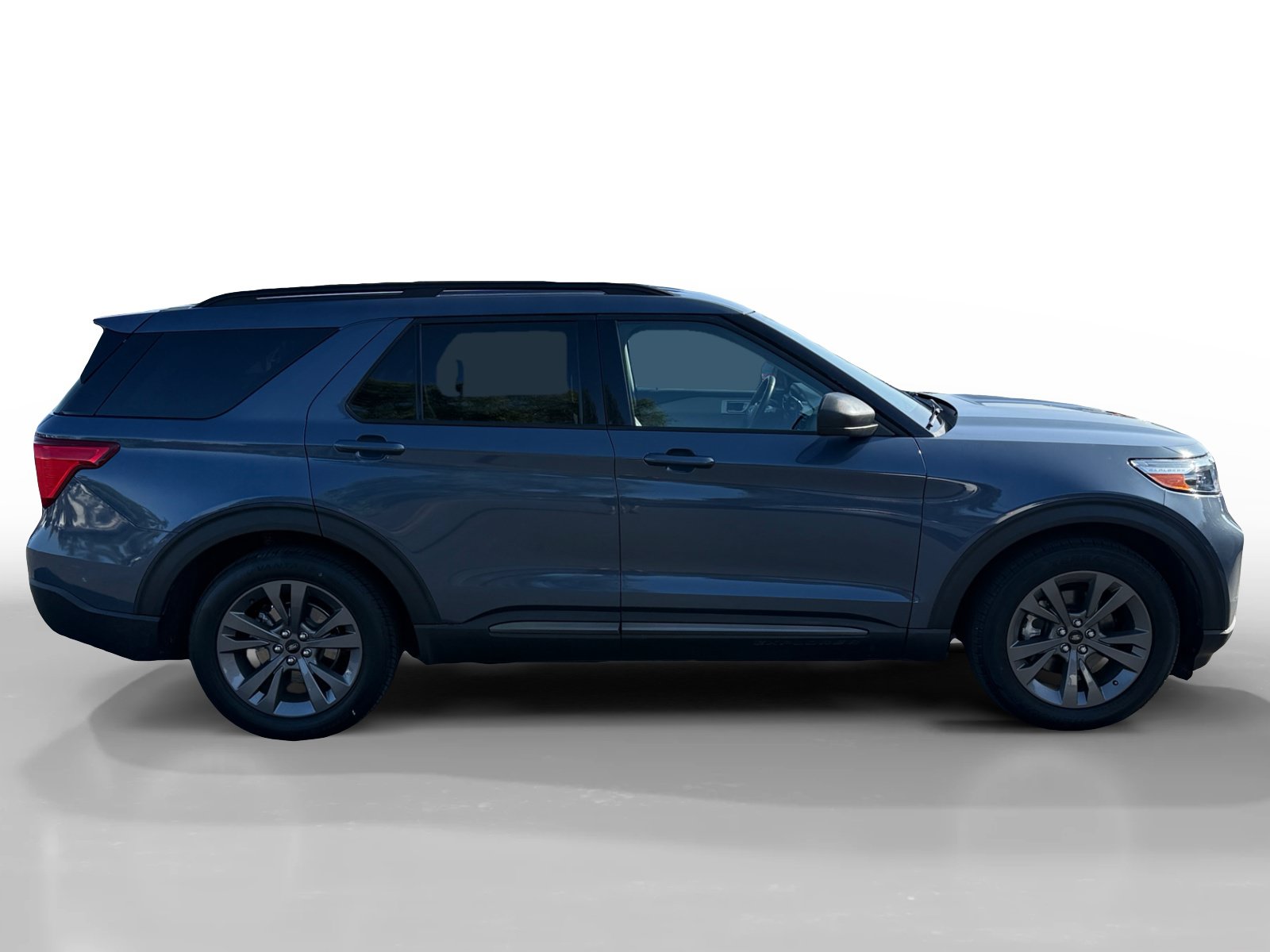 Certified 2021 Ford Explorer XLT w/ Equipment Group 202A RWD image 6