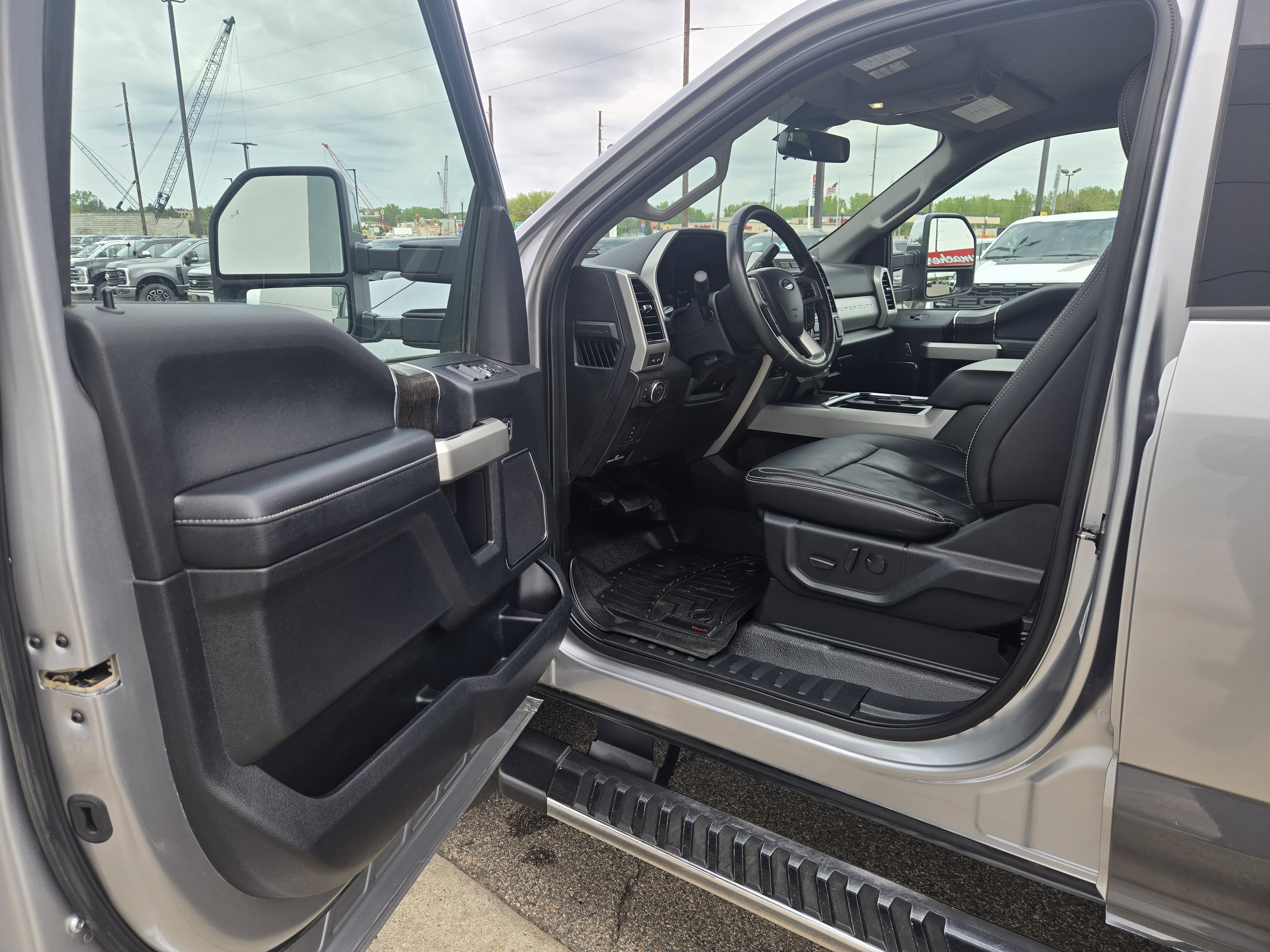 Certified 2021 Ford F350 Lariat w/ Chrome Package AWD/4WD image 11