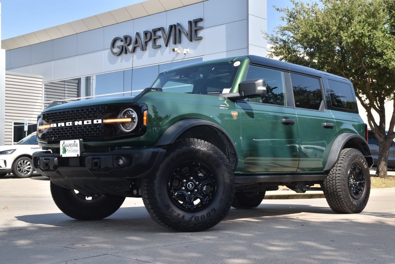 Certified 2025 Ford Bronco Badlands AWD/4WD image 2