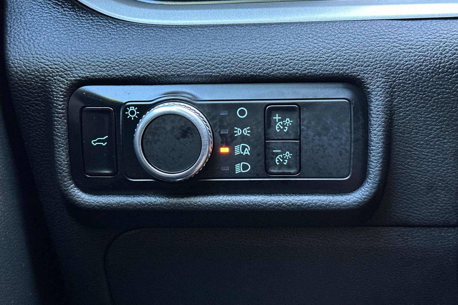 Certified 2023 Ford Explorer XLT RWD image 42