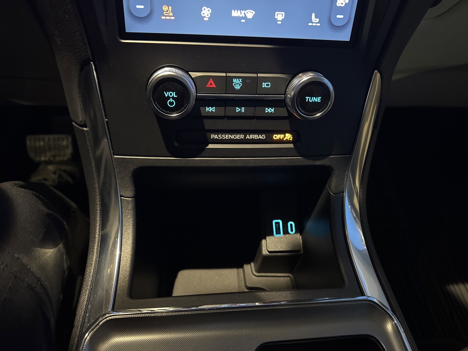 Certified 2024 Ford Edge Titanium w/ Equipment Group 301A image 31