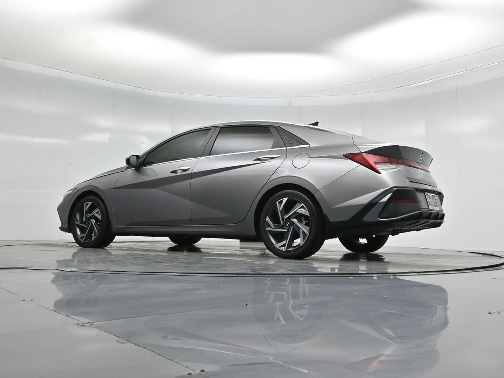 Used 2024 Hyundai Elantra Limited image 20