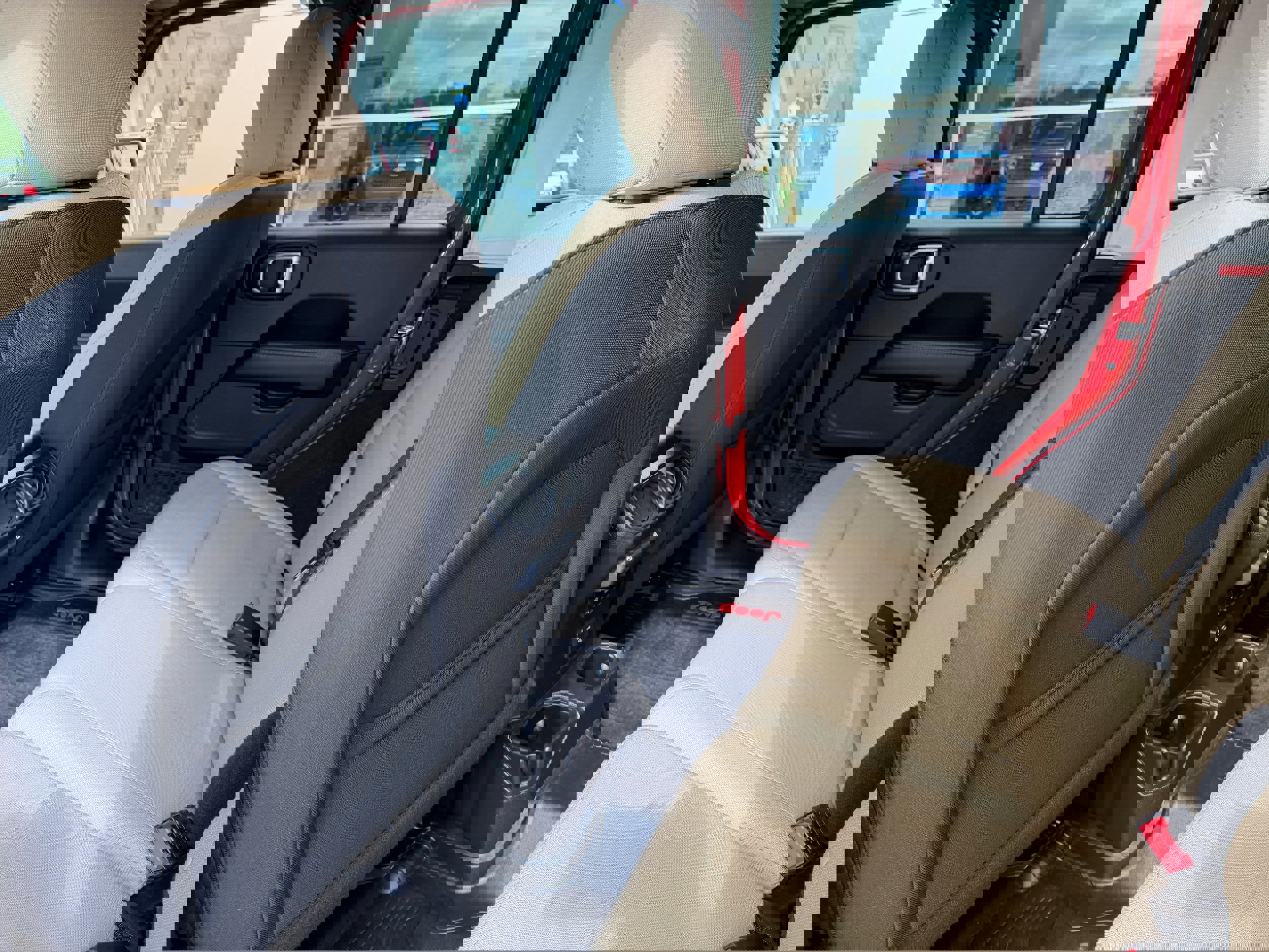 Used 2018 Jeep Wrangler Unlimited Sahara w/ Safety Group image 12