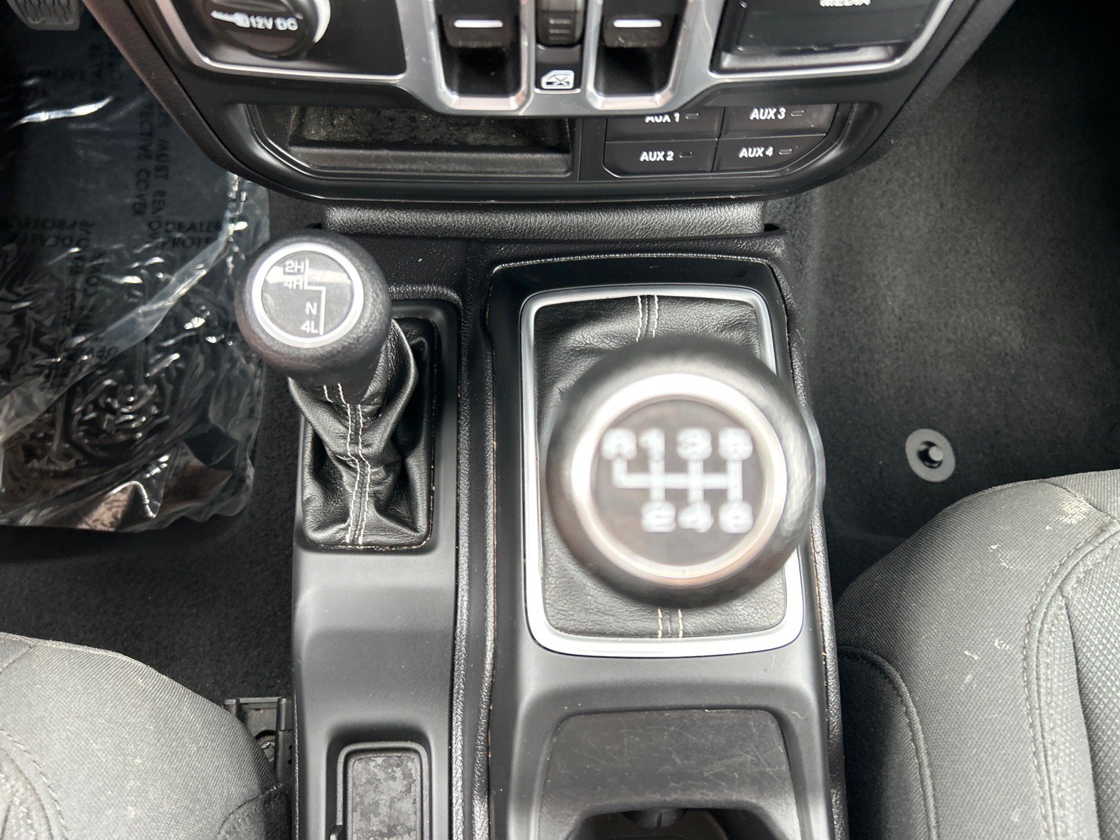 Used 2018 Jeep Wrangler Unlimited Sahara AWD/4WD image 30