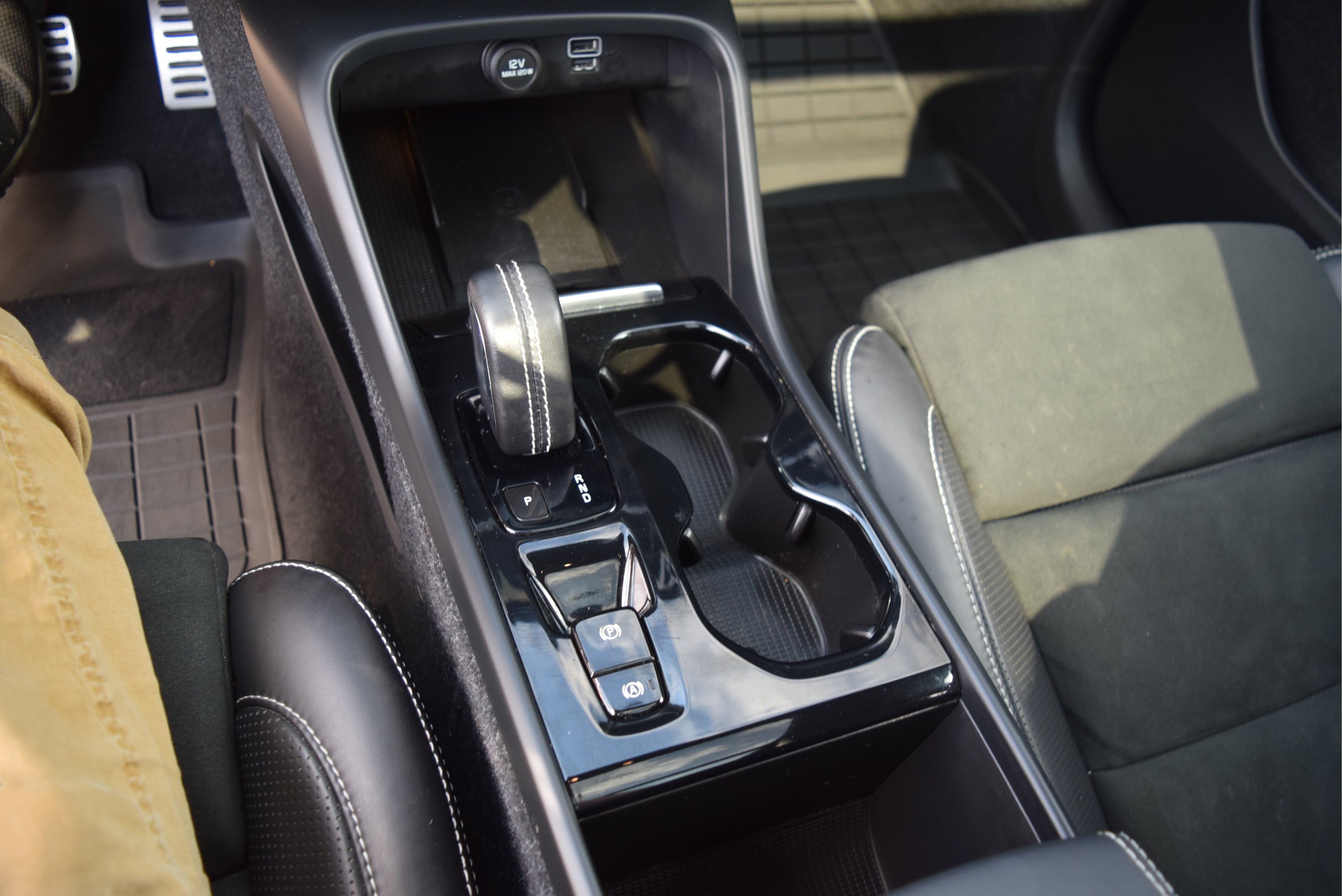 Used 2019 Volvo XC40 T5 R-Design AWD/4WD image 17